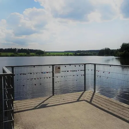 Modernes Mit Traumhaftem Blick Ins Gruene Lejlighed