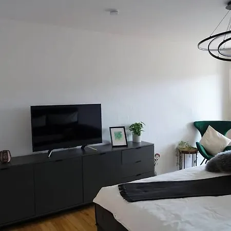 Modernes Mit Traumhaftem Blick Ins Gruene